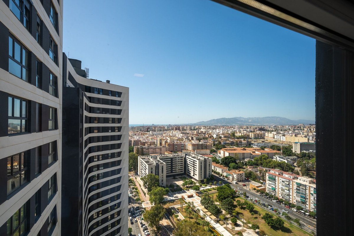2 Bed Top Floor Apartment in Capuchinos