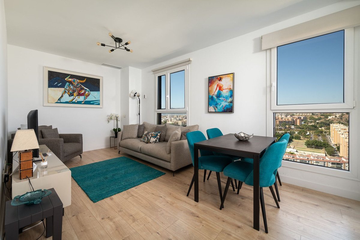 2 Bed Top Floor Apartment in Capuchinos