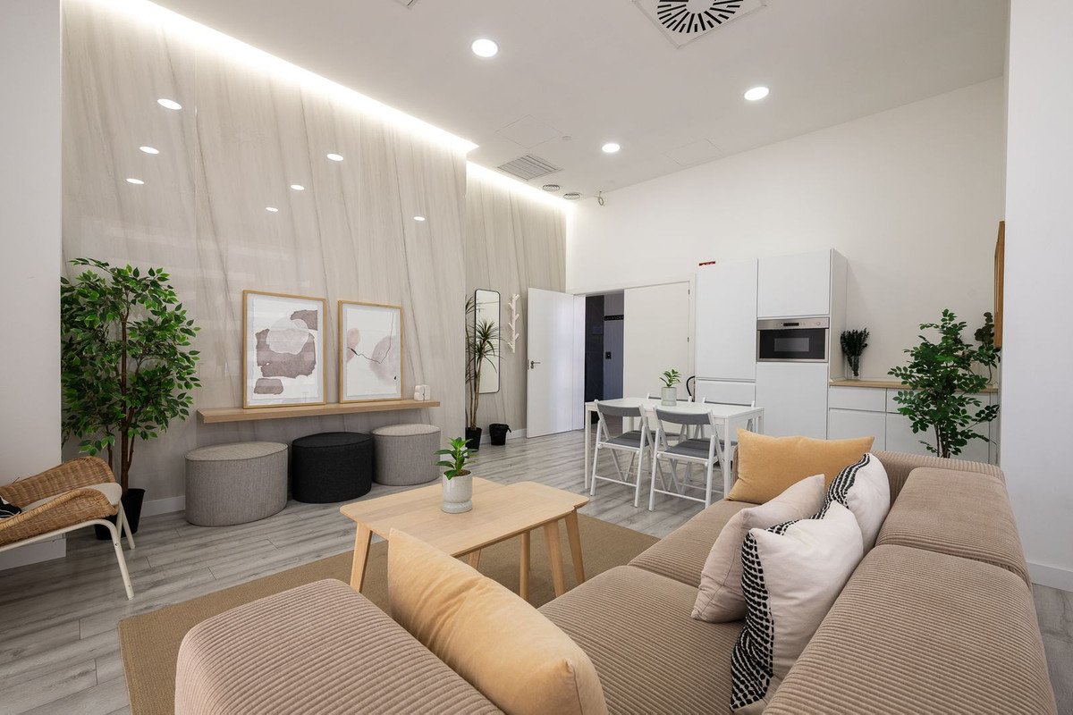 2 Bed Top Floor Apartment in Capuchinos