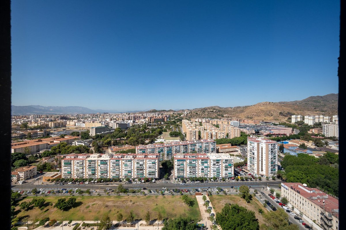 2 Bed Top Floor Apartment in Capuchinos