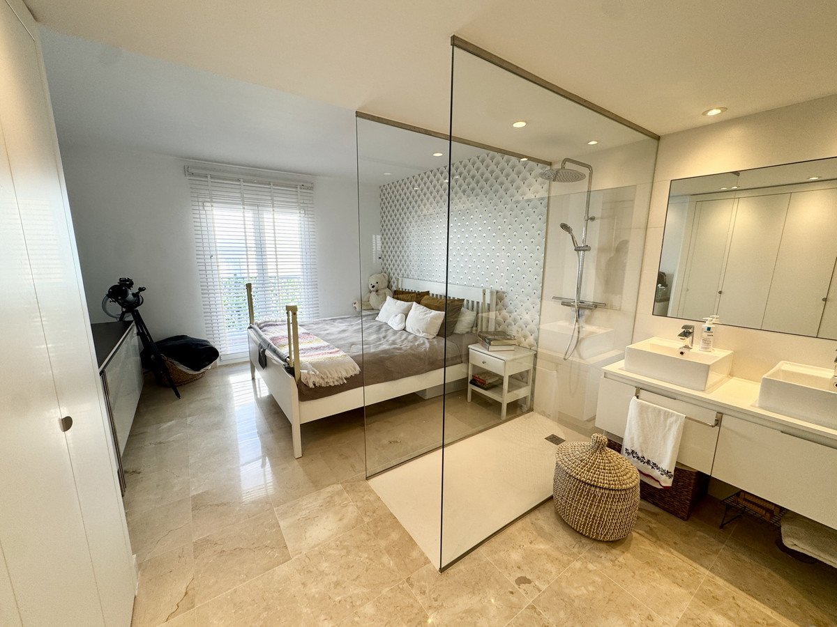 3 Bed Middle Floor Apartment in Benahavís