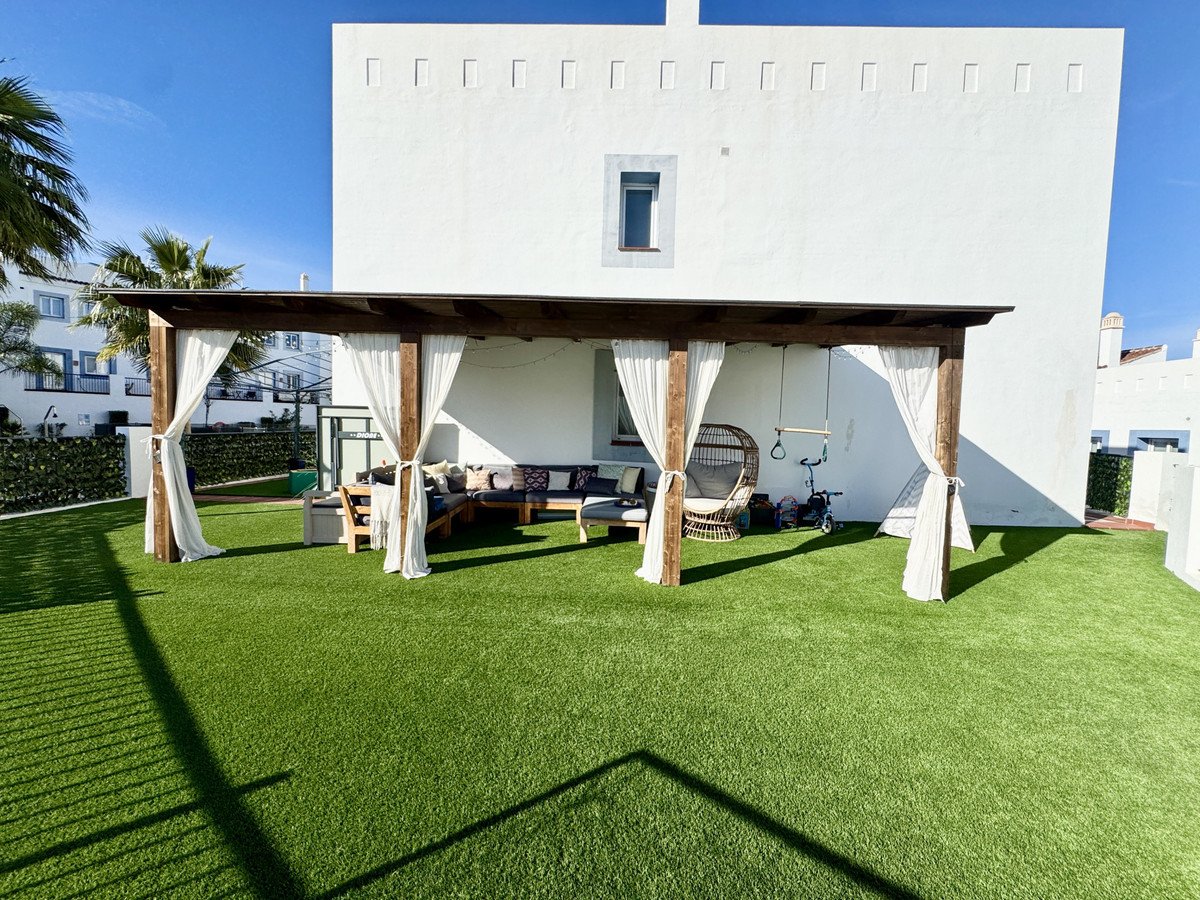 3 Bed Middle Floor Apartment in Benahavís