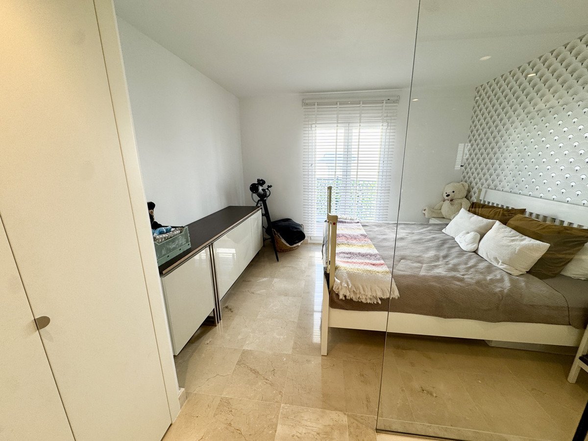 3 Bed Middle Floor Apartment in Benahavís