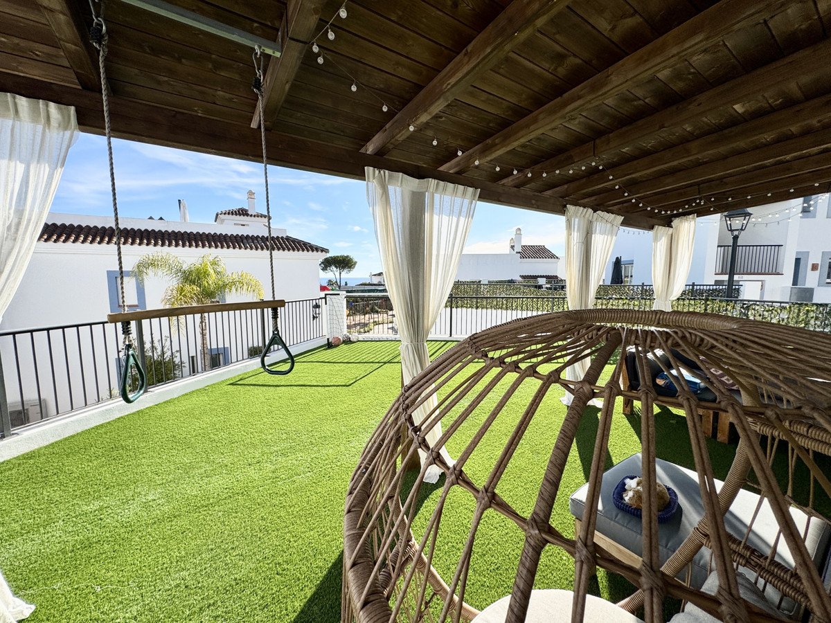 3 Bed Middle Floor Apartment in Benahavís