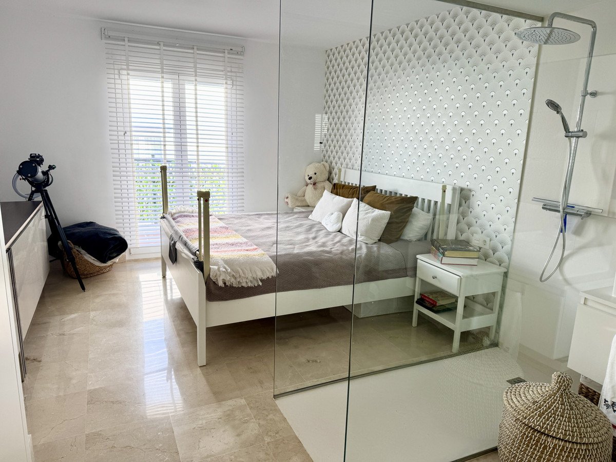 3 Bed Middle Floor Apartment in Benahavís