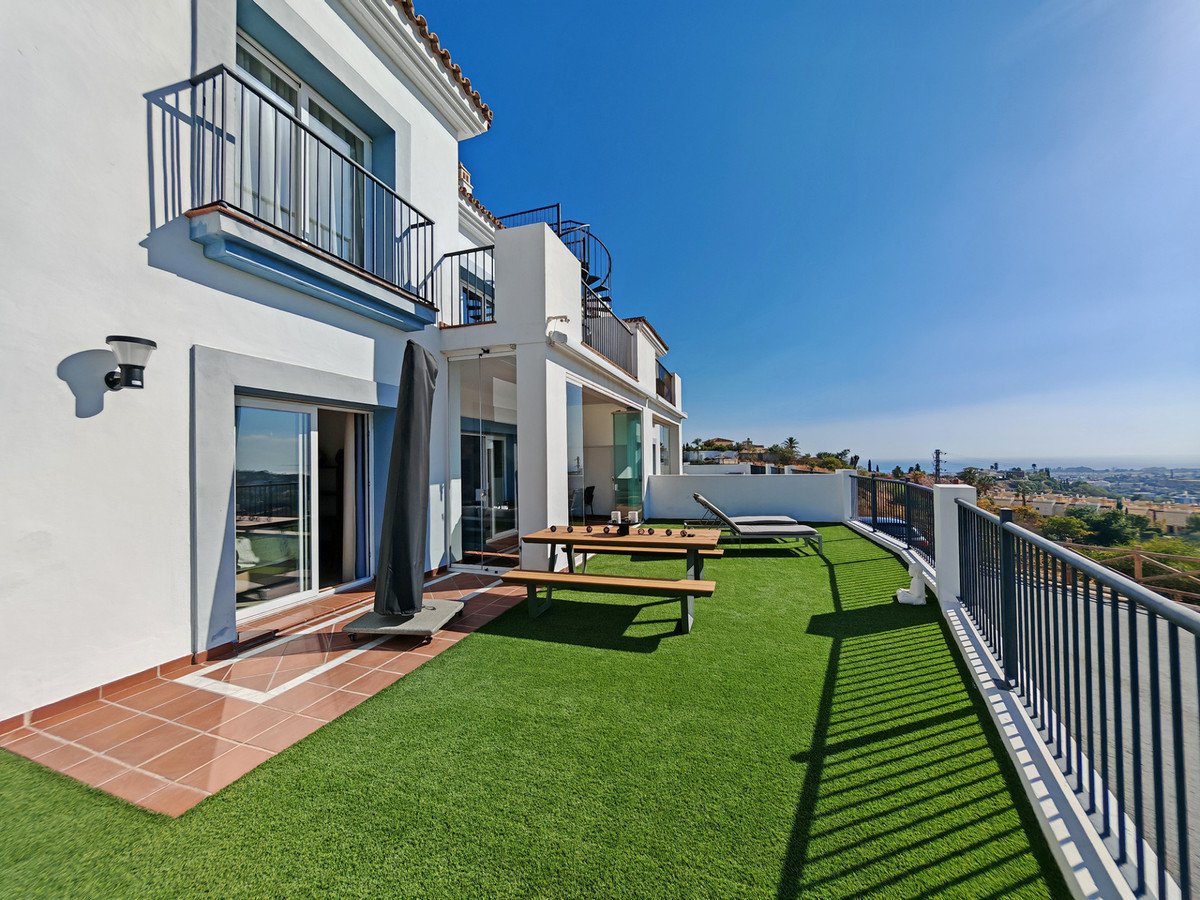 3 Bed Ground Floor Apartment in Benahavís