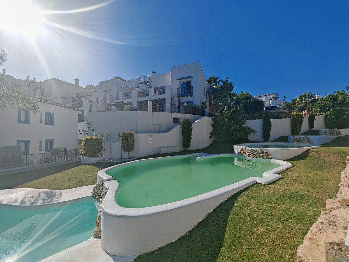 3 Bed Ground Floor Apartment in Benahavís