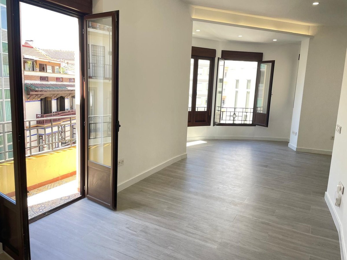 2 Bed Top Floor Apartment in Centro Histórico