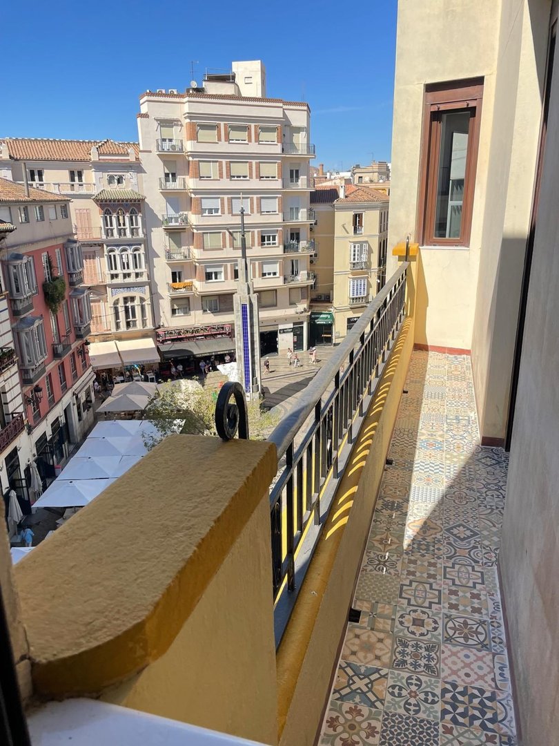2 Bed Top Floor Apartment in Centro Histórico