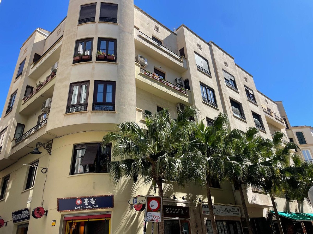 2 Bed Top Floor Apartment in Centro Histórico