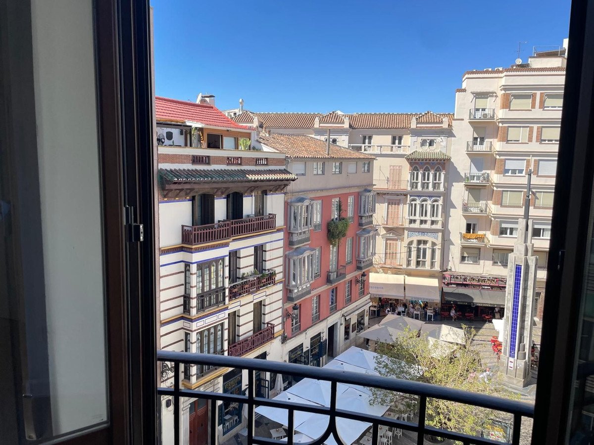2 Bed Top Floor Apartment in Centro Histórico