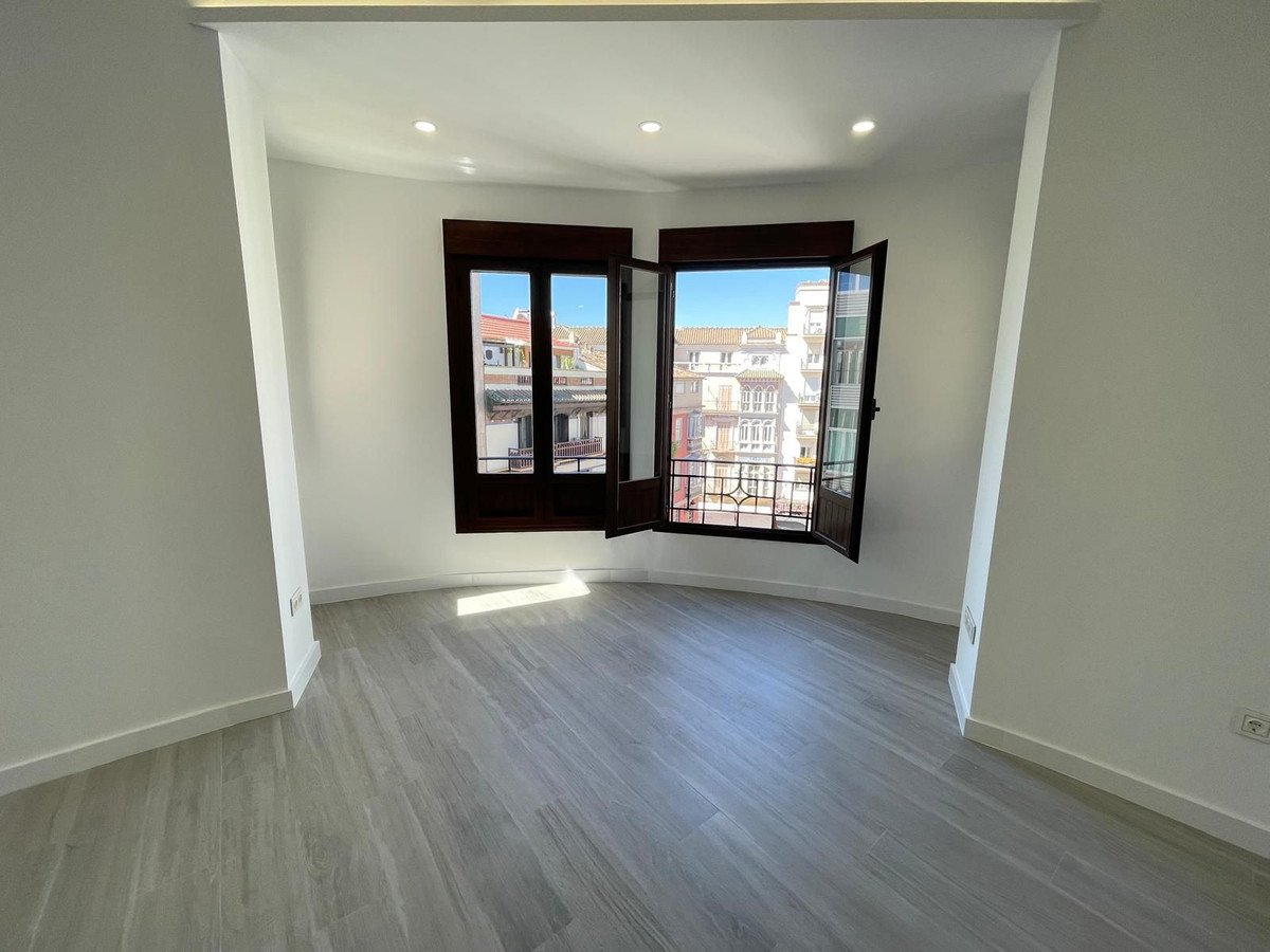 2 Bed Top Floor Apartment in Centro Histórico