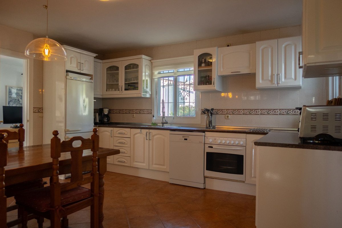 3 Bed Detached Villa in Estepona