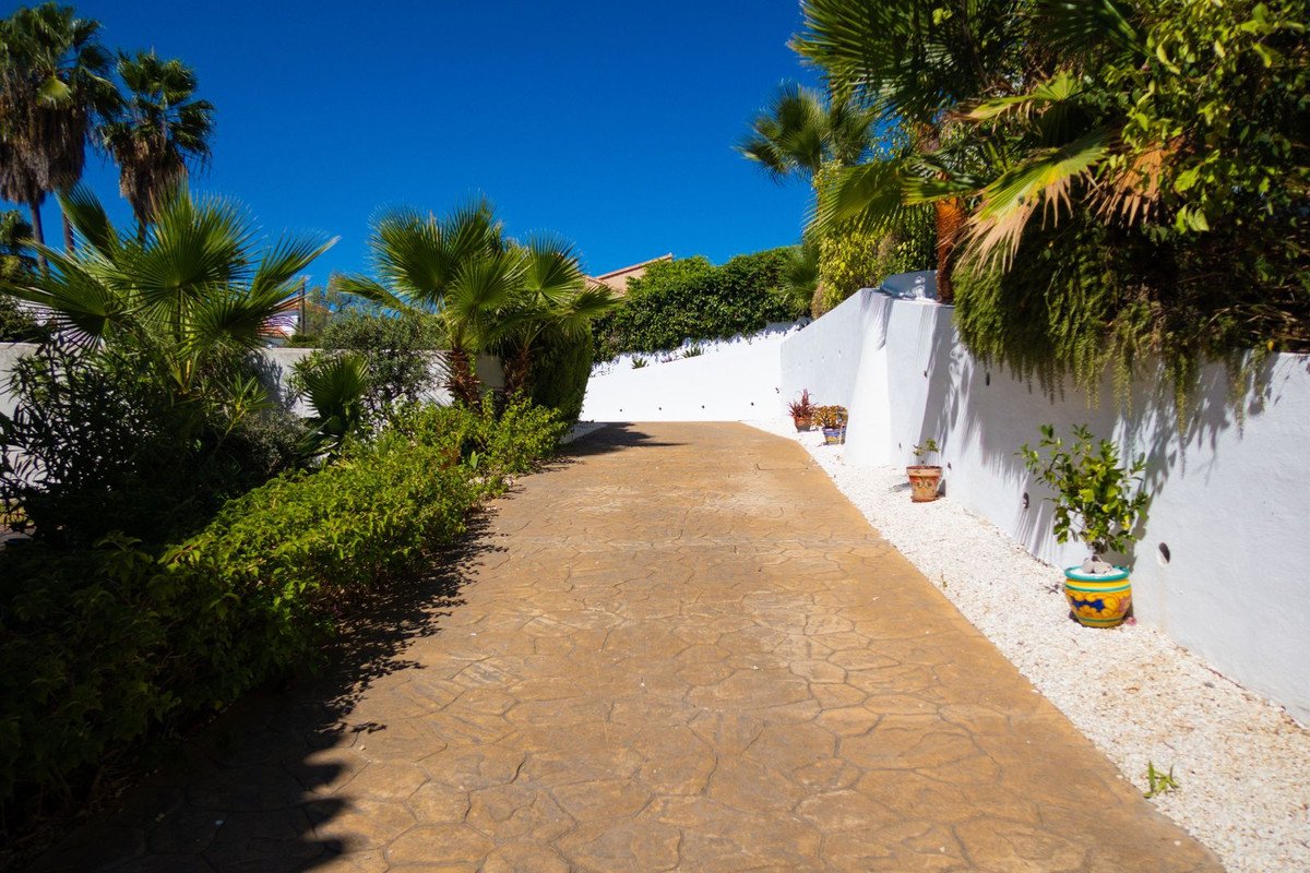 3 Bed Detached Villa in Estepona