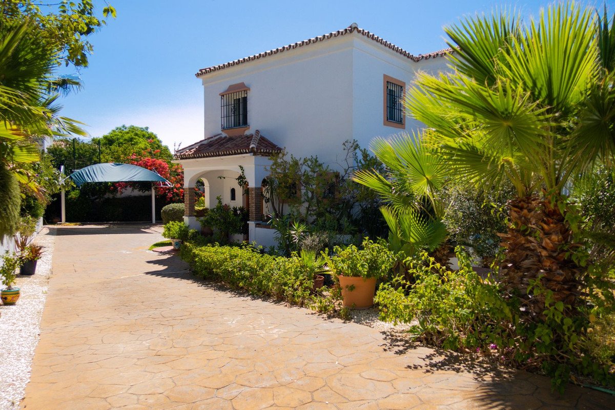 3 Bed Detached Villa in Estepona