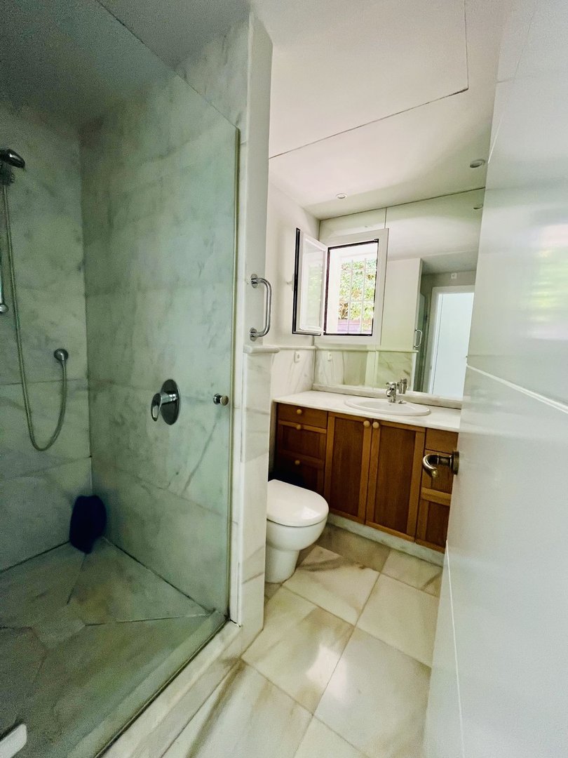 5 Bed Detached Villa in Guadalmina Baja
