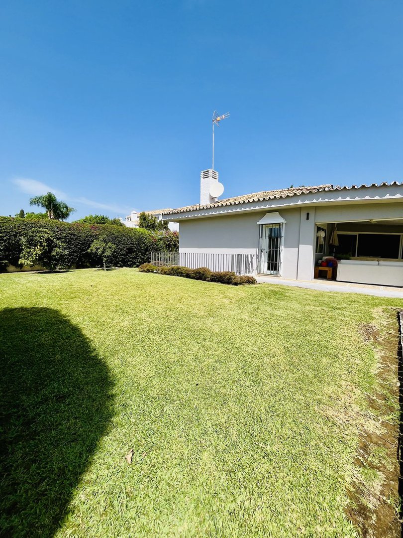 5 Bed Detached Villa in Guadalmina Baja