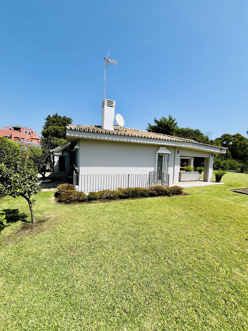 5 Bed Detached Villa in Guadalmina Baja