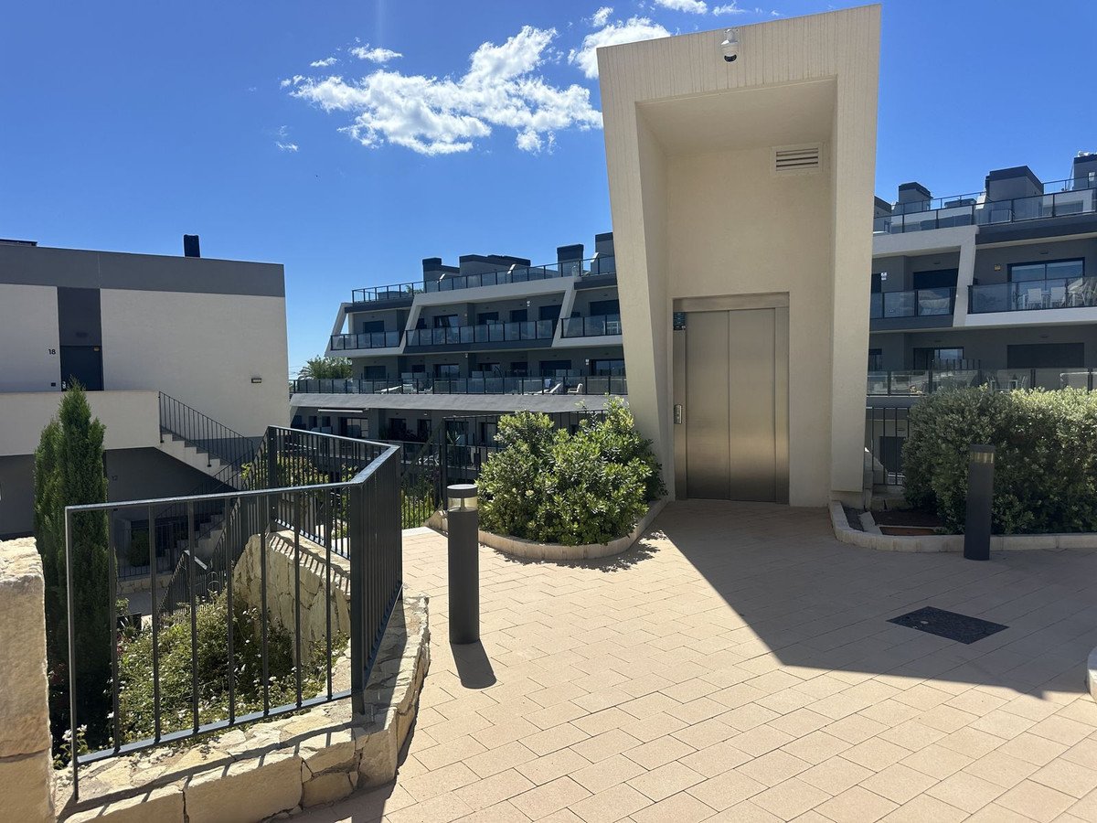 2 Bed Middle Floor Apartment in Gran Alacant