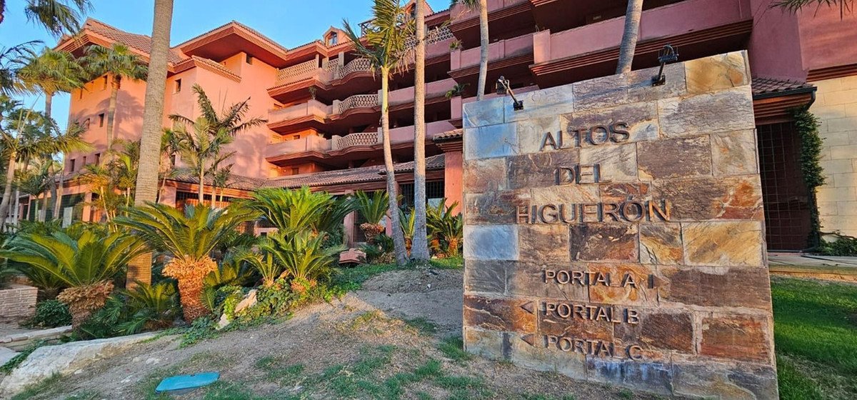 2 Bed Middle Floor Apartment in Benalmadena