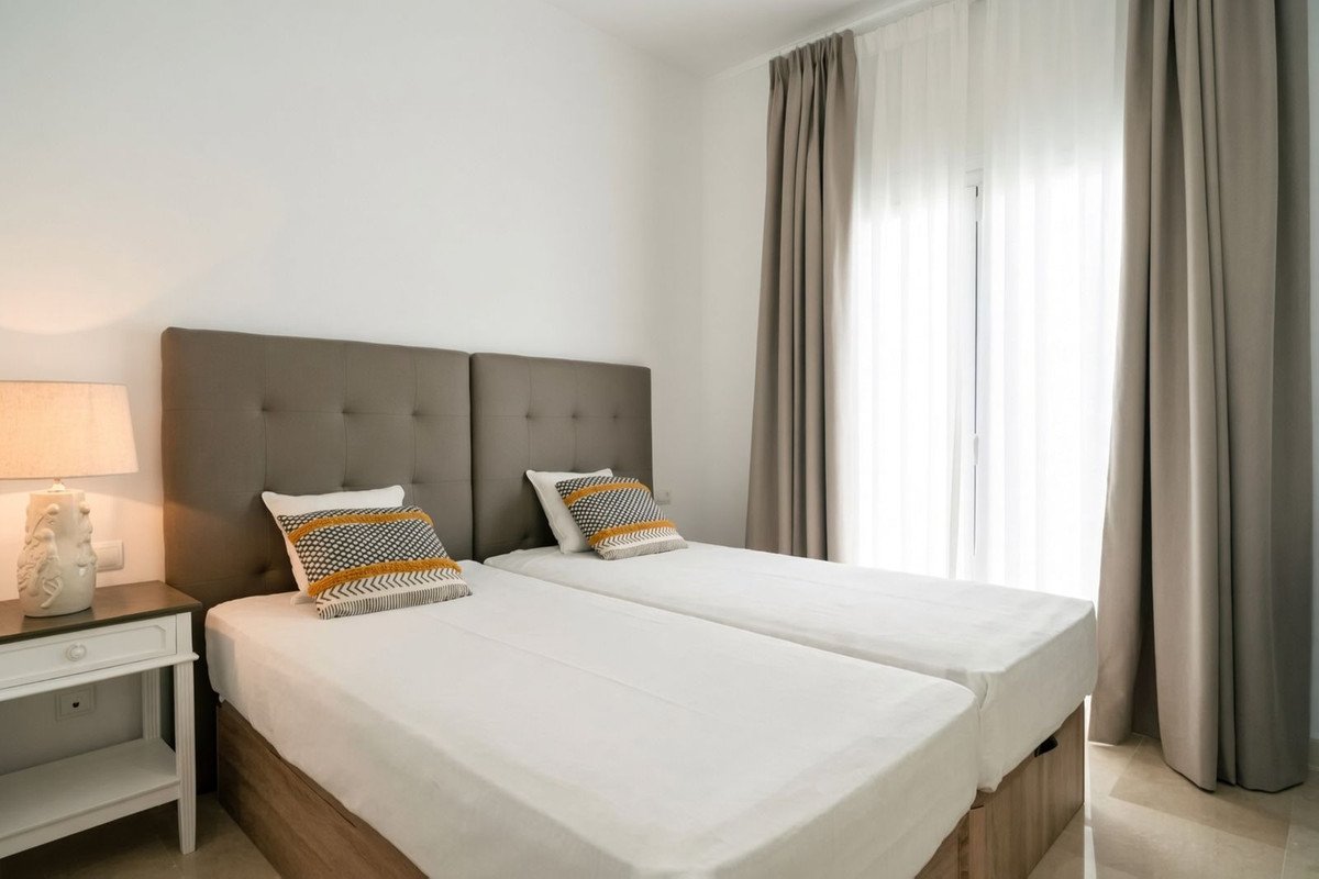 2 Bed Penthouse in El Paraiso