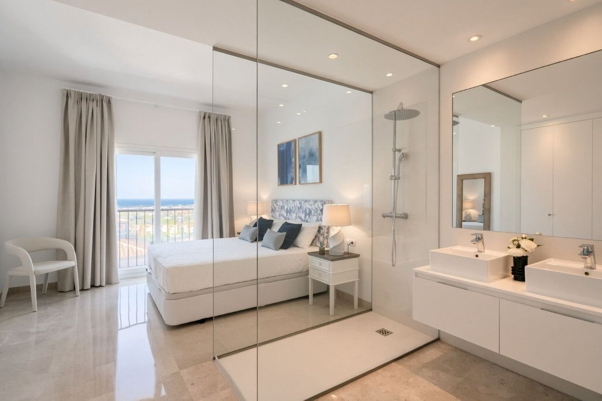 2 Bed Penthouse in El Paraiso