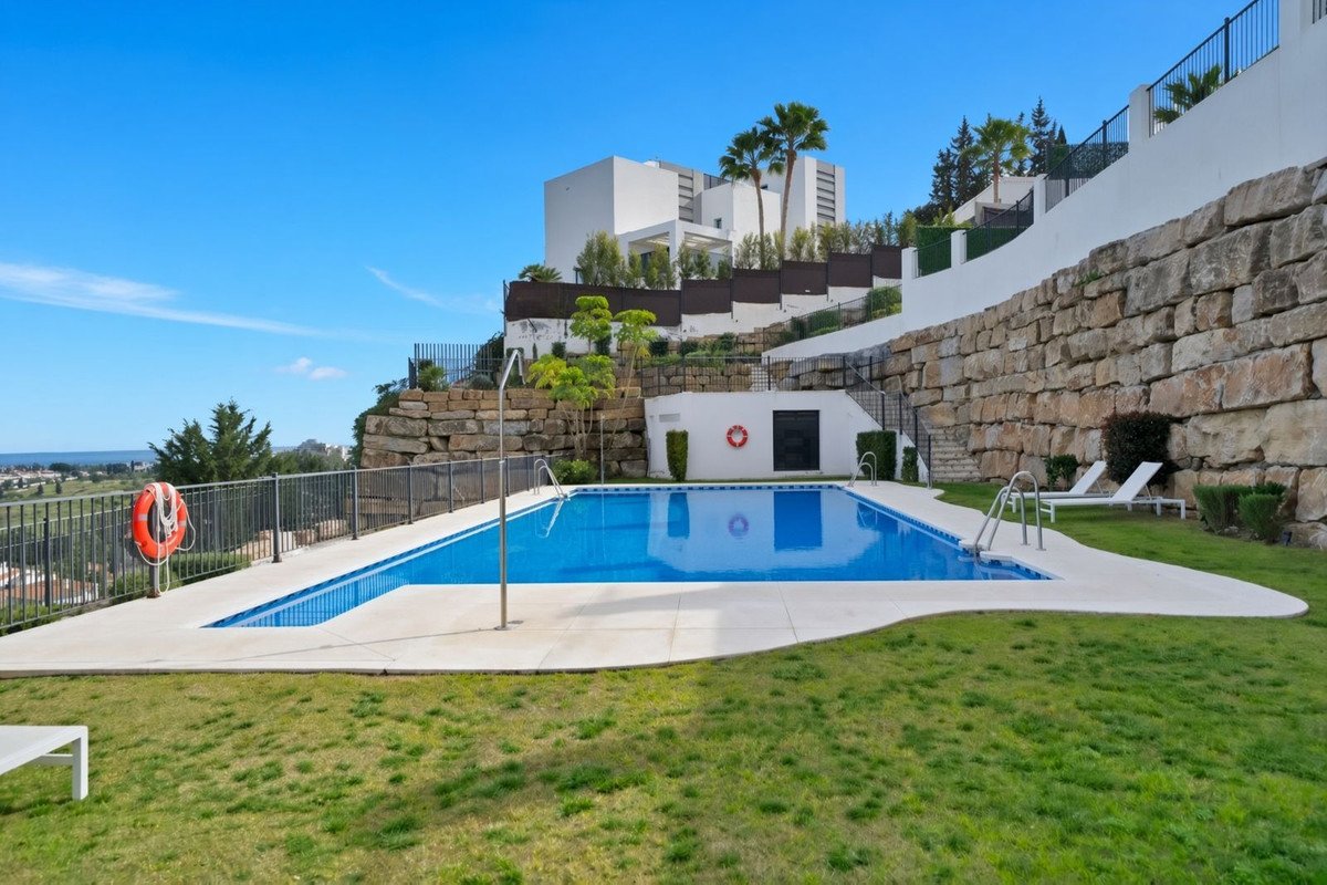 2 Bed Penthouse in El Paraiso