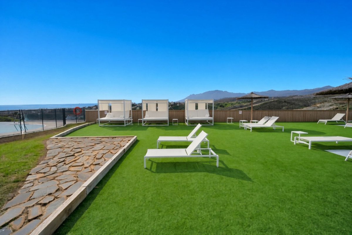 2 Bed Penthouse in El Paraiso