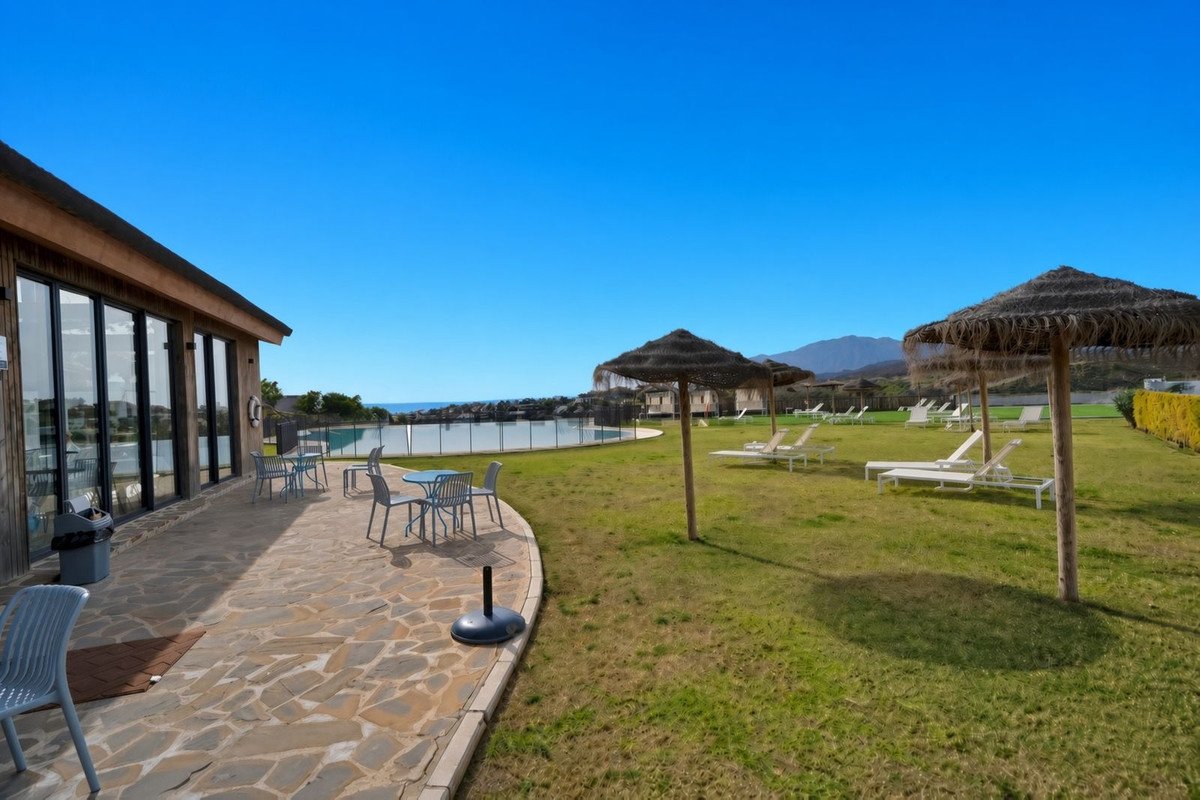 2 Bed Penthouse in El Paraiso
