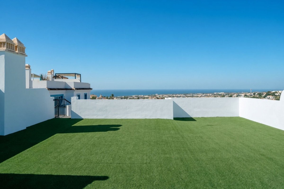 2 Bed Penthouse in El Paraiso