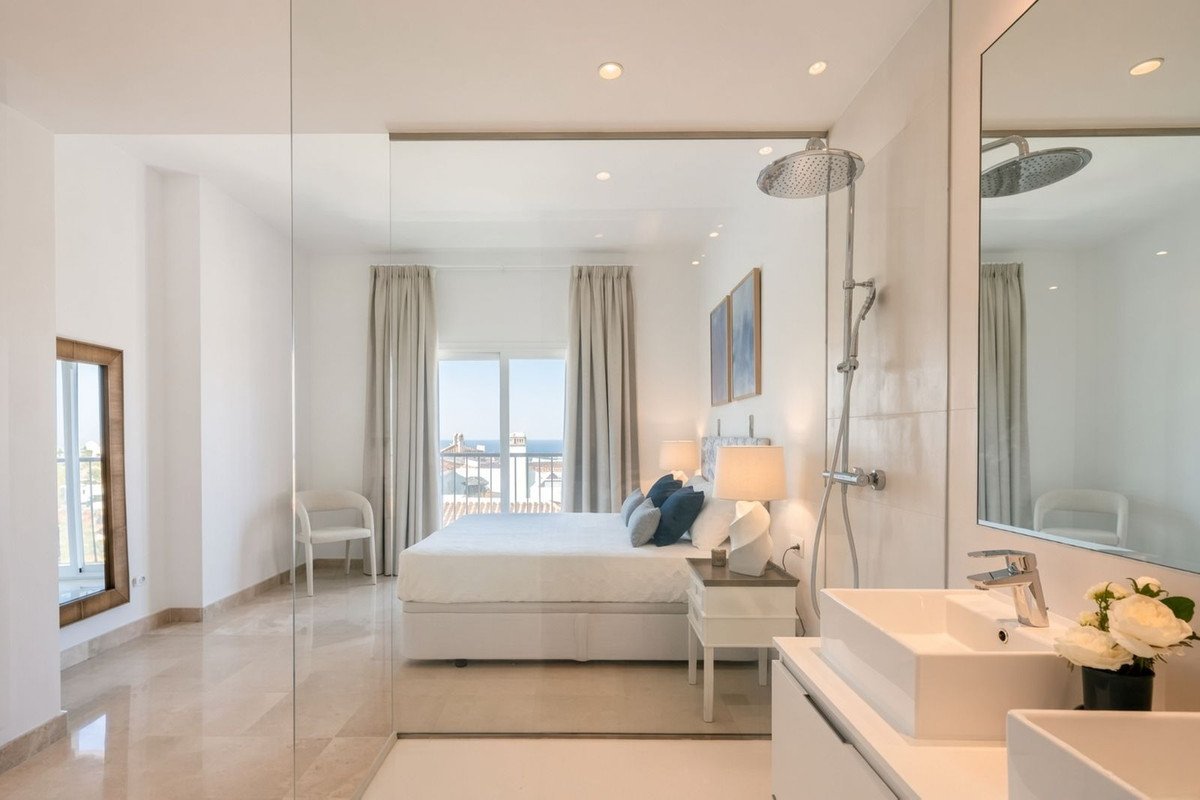 2 Bed Penthouse in El Paraiso