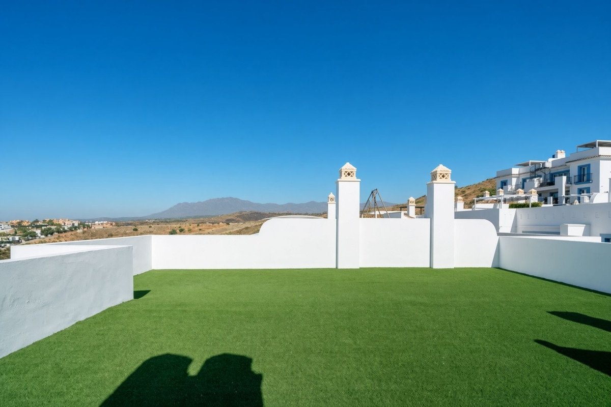 2 Bed Penthouse in El Paraiso