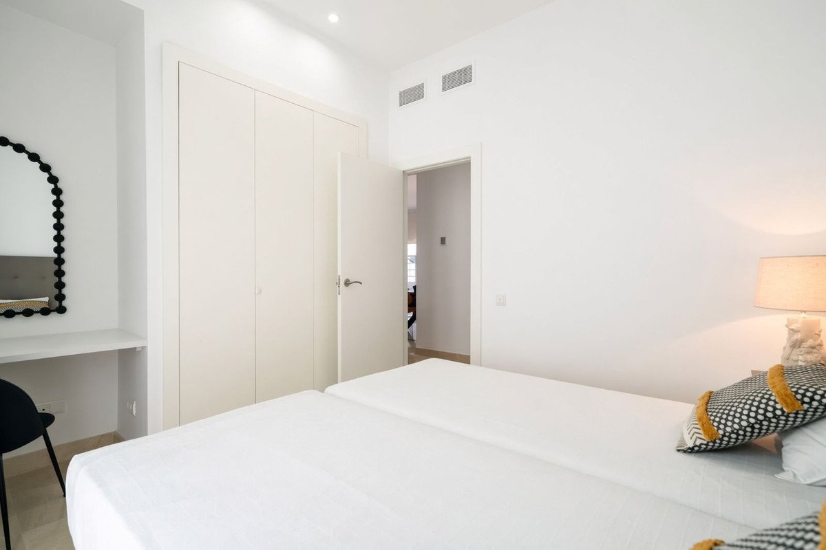 2 Bed Penthouse in El Paraiso