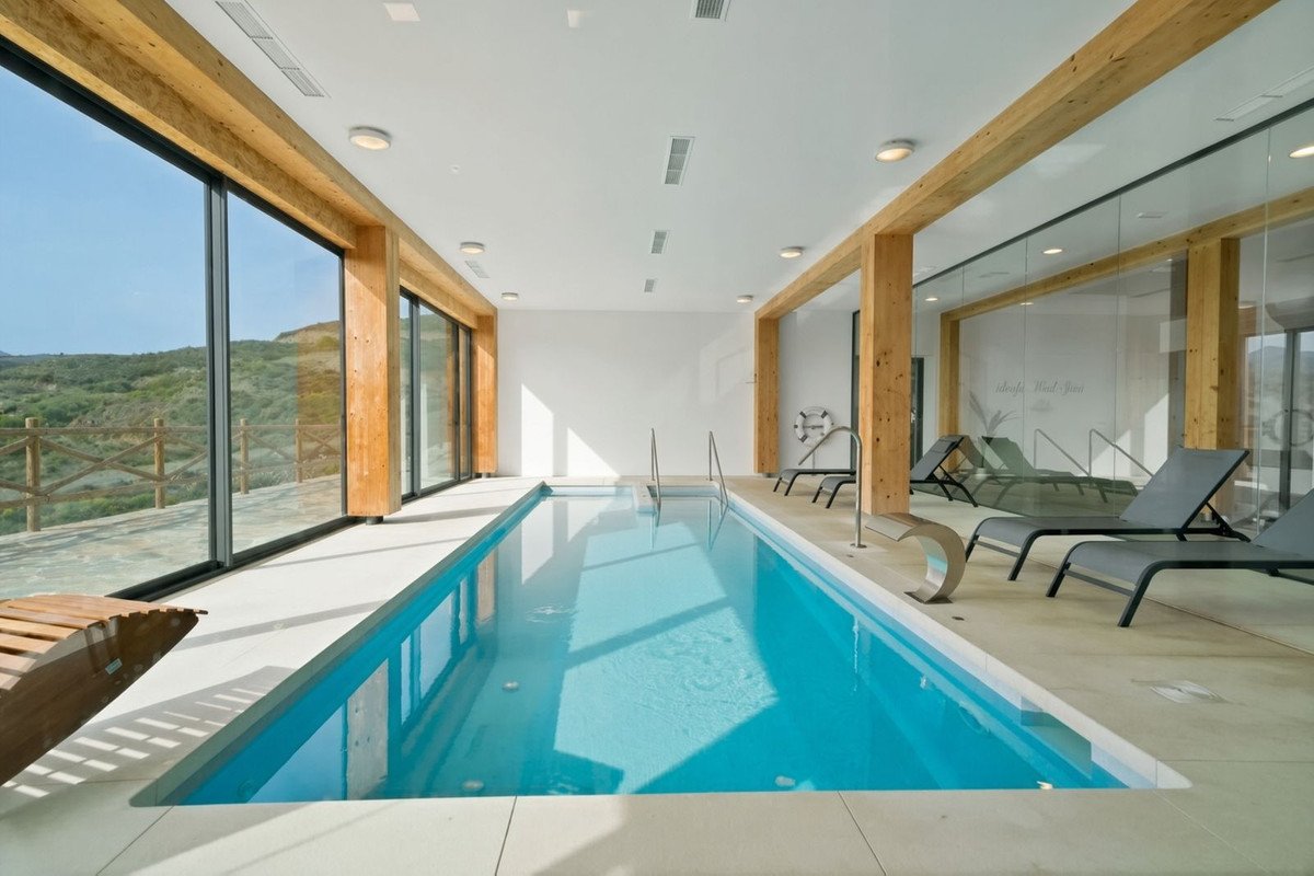 2 Bed Penthouse in El Paraiso