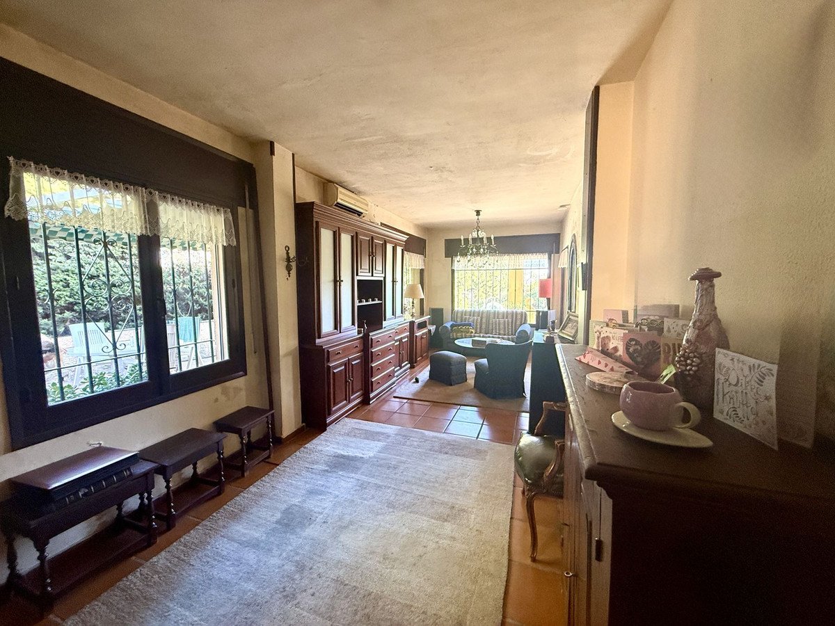 5 Bed Detached Villa in Marbella
