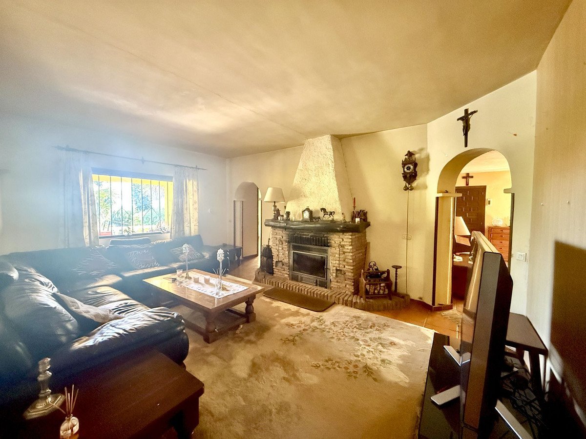 5 Bed Detached Villa in Marbella