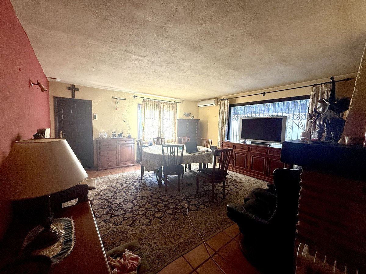 5 Bed Detached Villa in Marbella