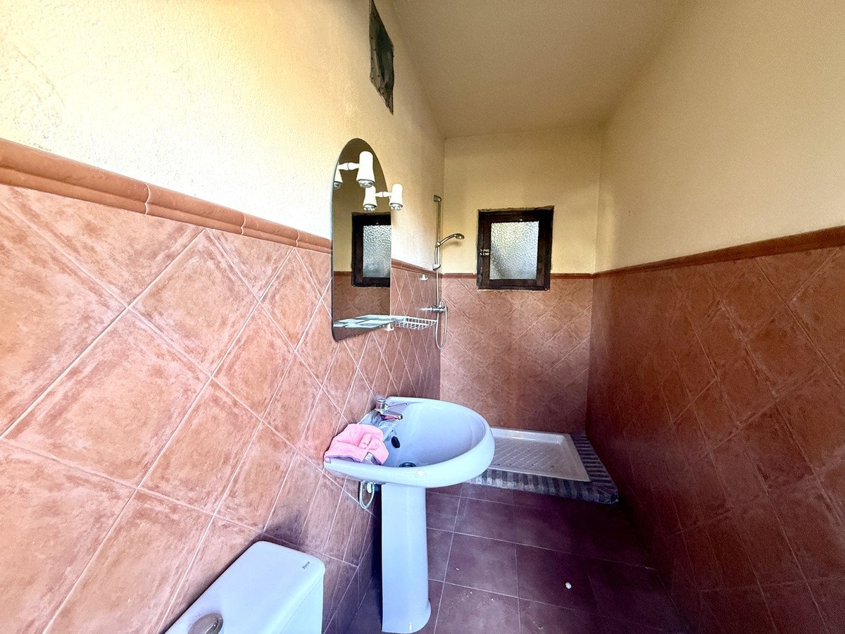 5 Bed Detached Villa in Marbella