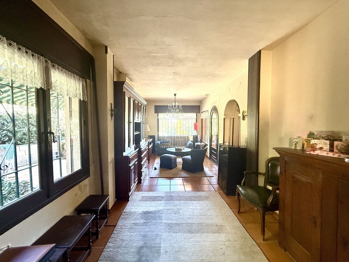 5 Bed Detached Villa in Marbella