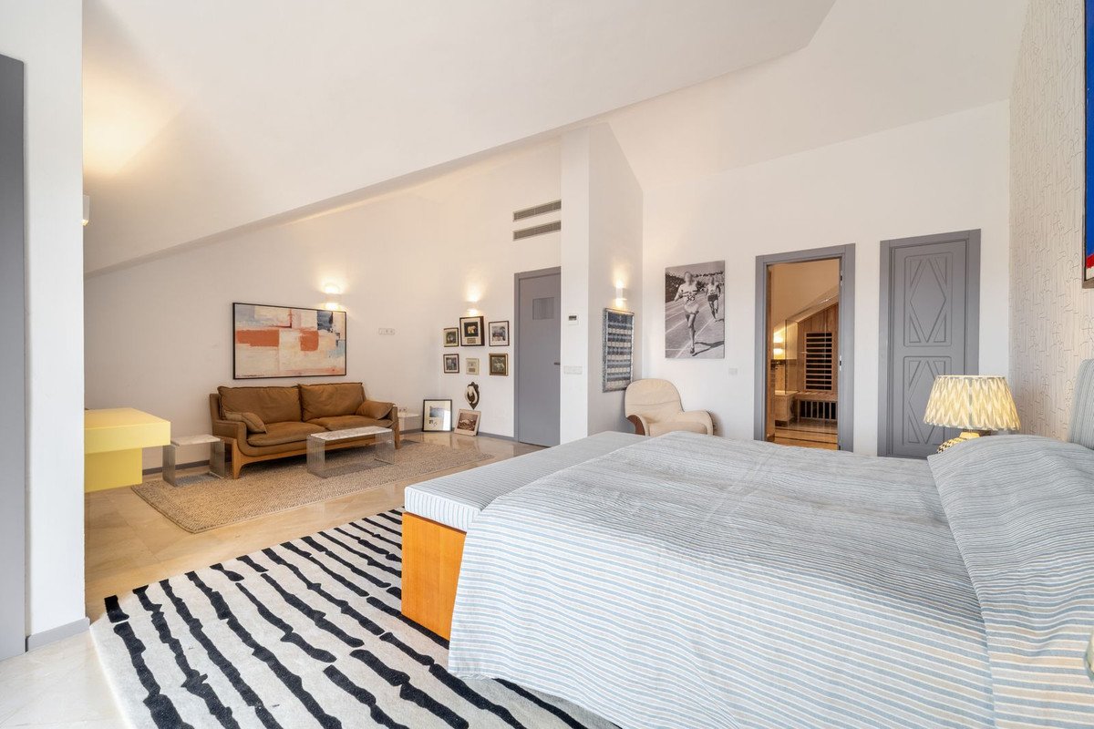 5 Bed Penthouse Duplex in Nueva Andalucía