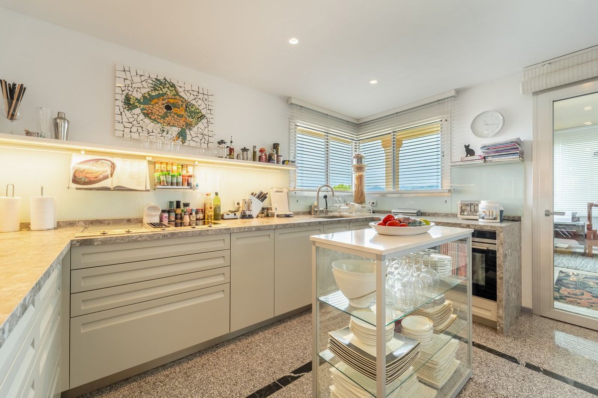 5 Bed Penthouse Duplex in Nueva Andalucía