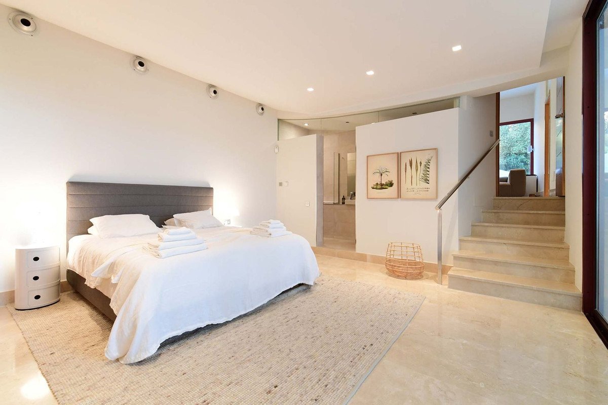 7 Bed Detached Villa in Nueva Andalucía