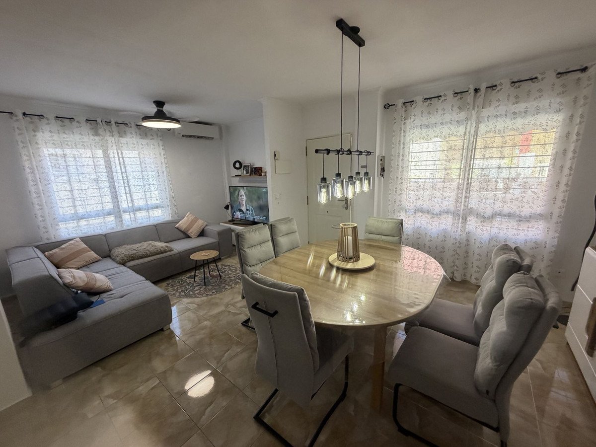 3 Bed Semi-Detached House in Alicante