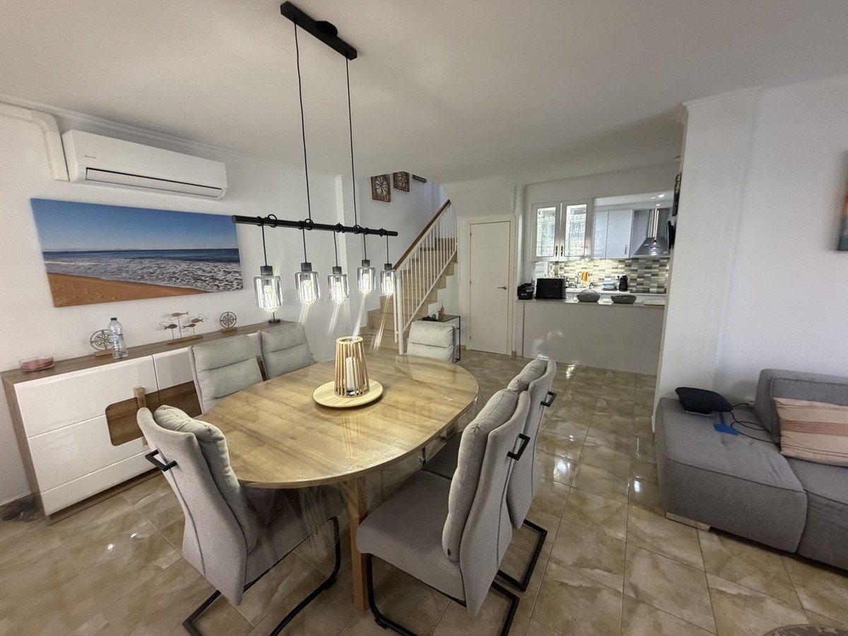 3 Bed Semi-Detached House in Alicante