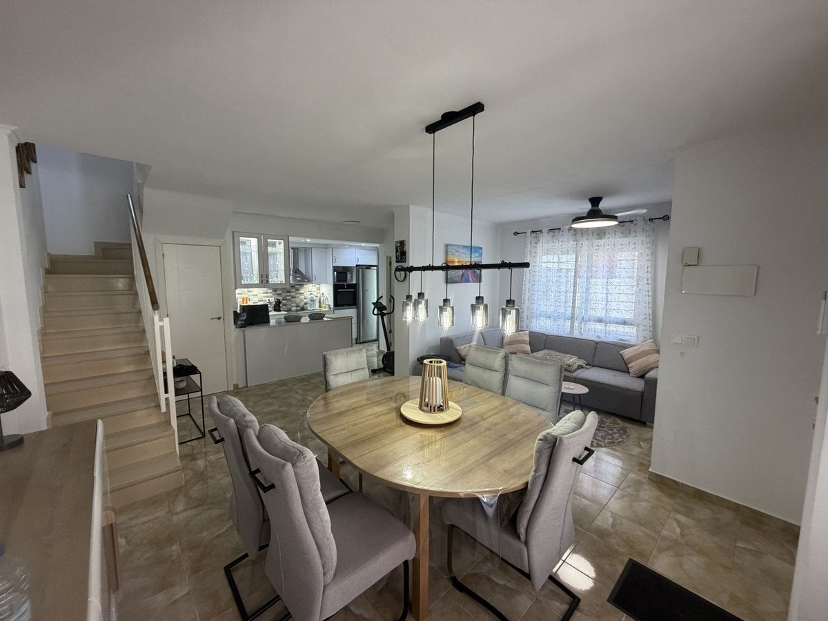 3 Bed Semi-Detached House in Alicante
