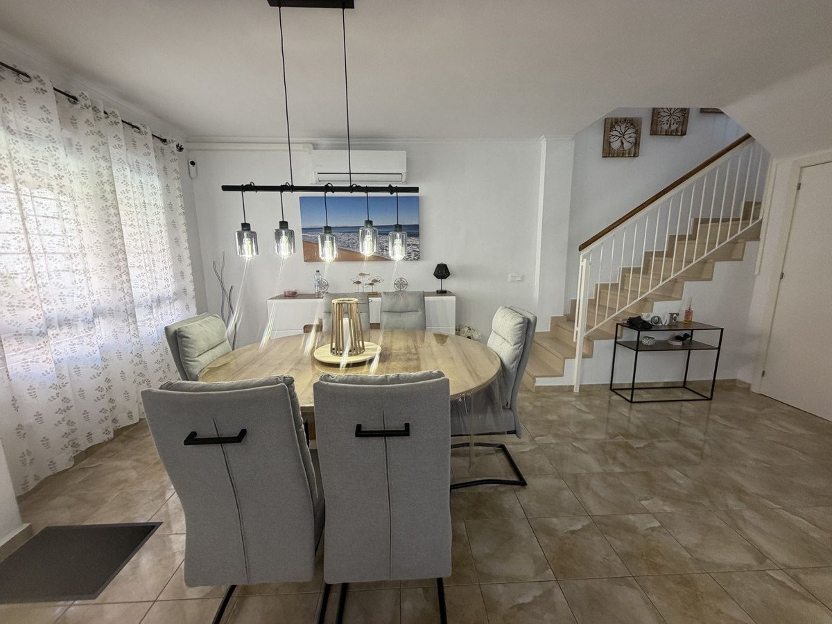 3 Bed Semi-Detached House in Alicante