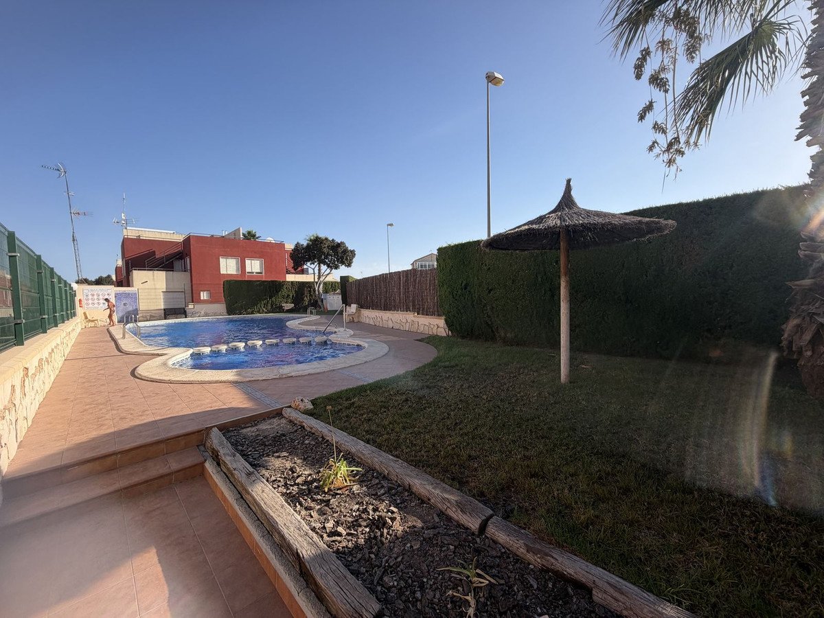 3 Bed Semi-Detached House in Alicante