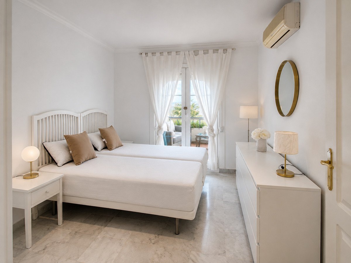 2 Bed Middle Floor Apartment in Nueva Andalucía