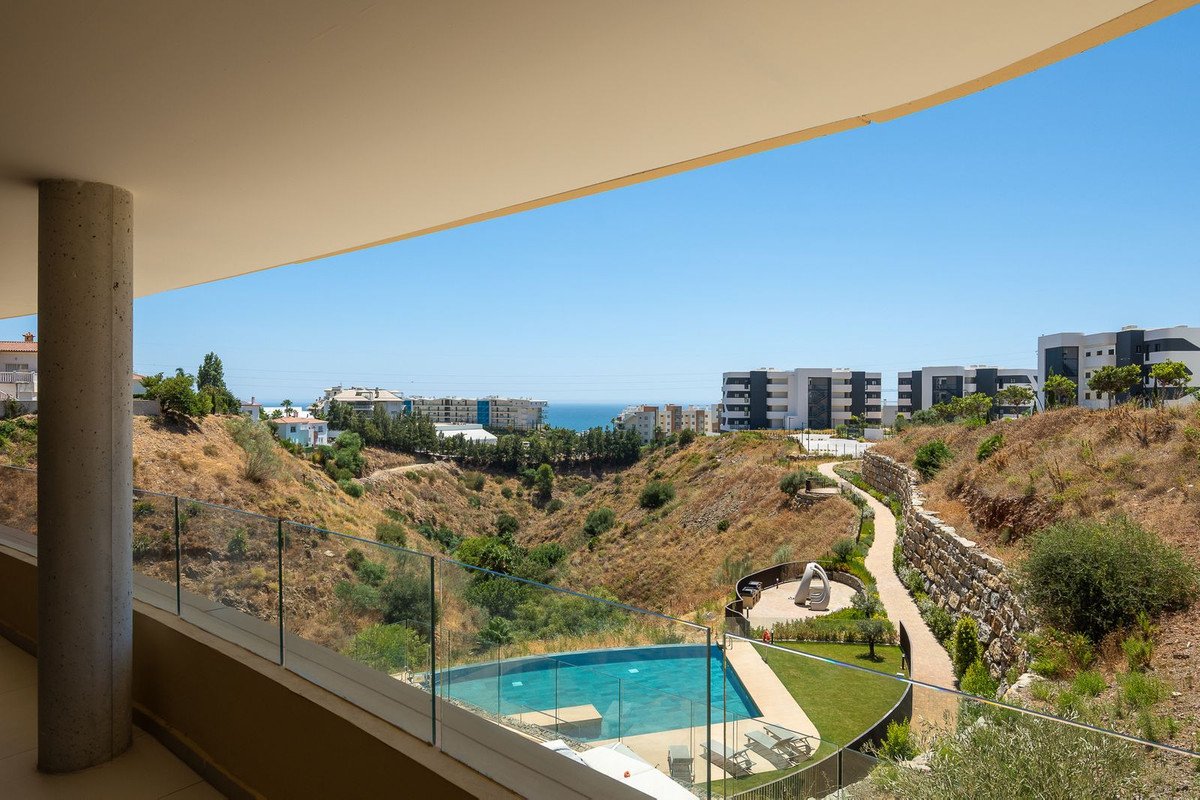 2 Bed Middle Floor Apartment in Fuengirola