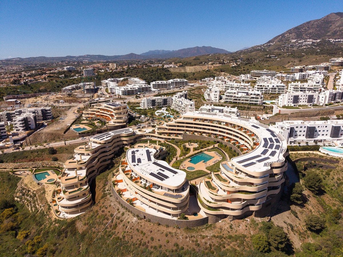 2 Bed Middle Floor Apartment in Fuengirola